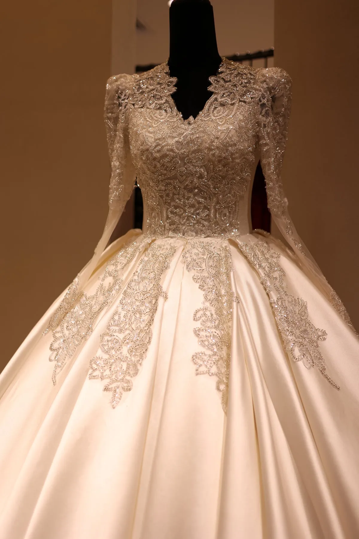 Luxury Crystal Satin Long Sleeve Ball Gown Wedding Dress RS028