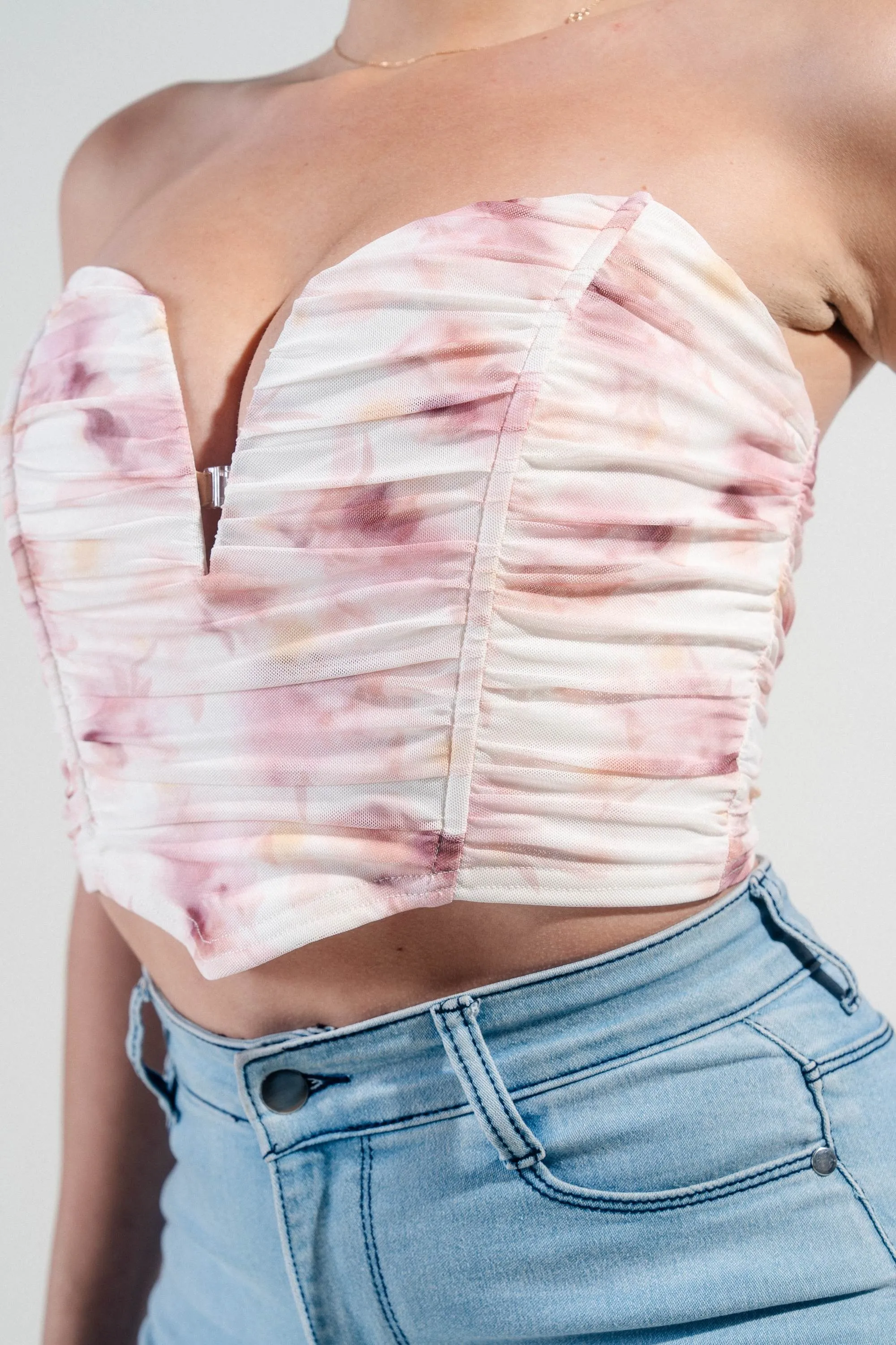 PTKS45341B-W / MESH PRINT V WIRE INSET RUCHING TUBE CROP TOP