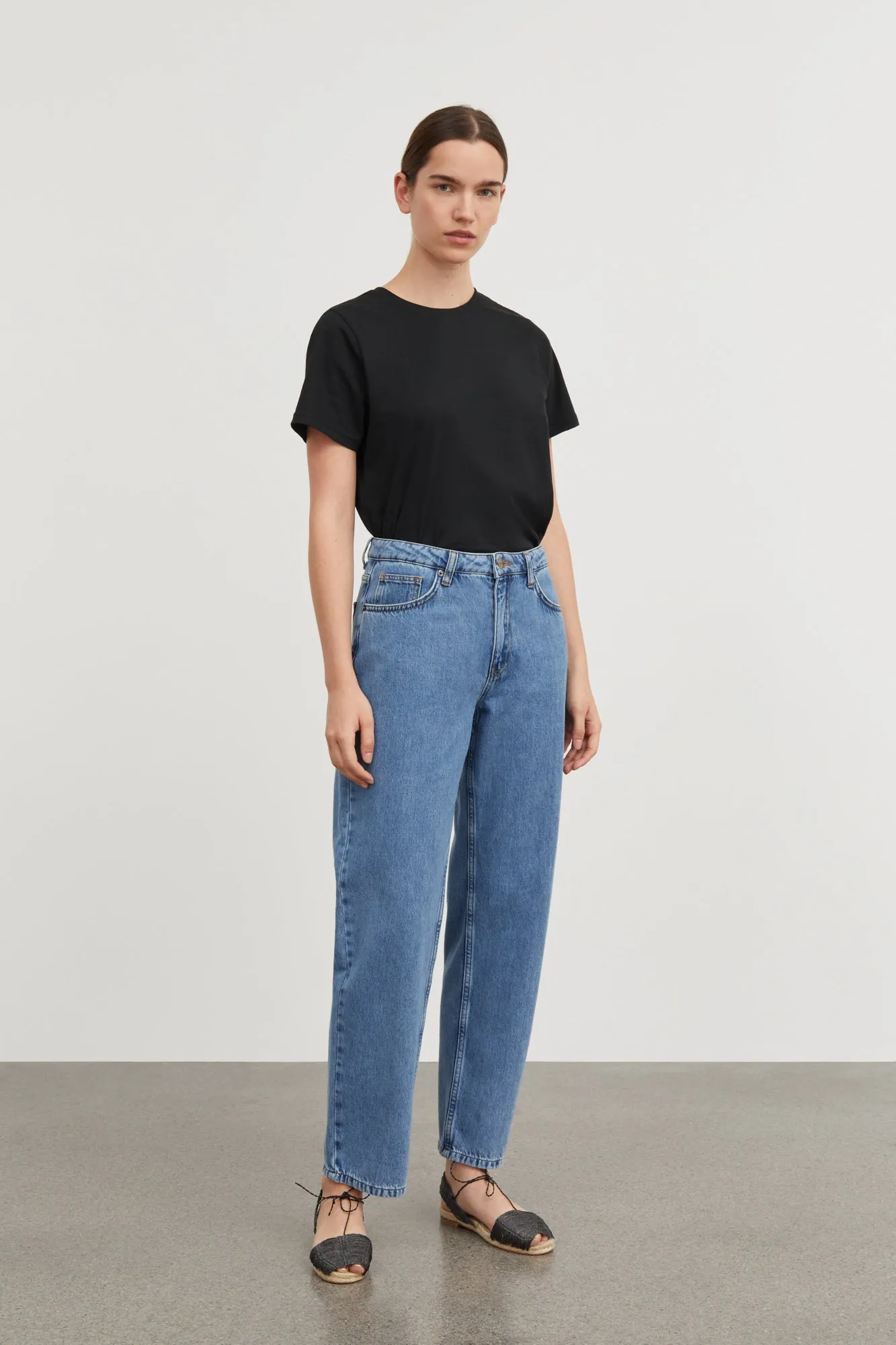 Skall Studio Allison Cropped Jeans - Washed Blue